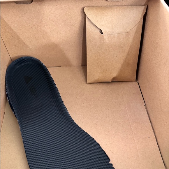 Size 10 Yeezy Boost 380 in Onyx - Picture 4 of 8